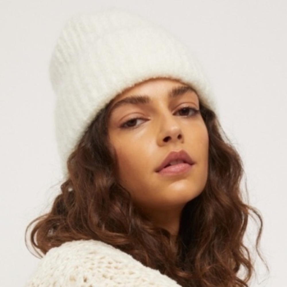 FREE PEOPLE LULLABY IVORY CREAM RIBBED KNITTED BEANIE HAT NEW!